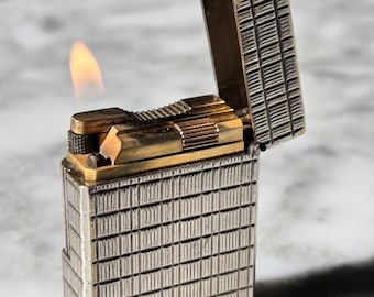 S.T. Dupont Ligne 1 PM Argento Guilloché “Prince de Galles” — Un ingresso senza tempo nella Maison