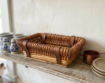 Vintage Woven Wicker Basket Rectangular Cottage Farmhouse Storage Basket Rustic Table Centerpiece Decorative Organizer