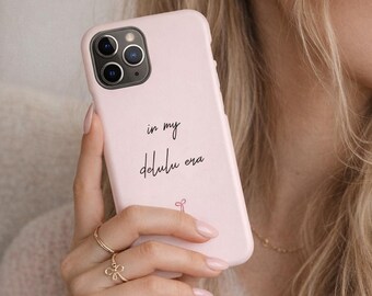 Etui na iPhone'a „W mojej erze Delulu” – Dainty & Coquette
