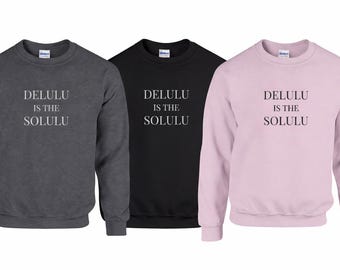 Bluza z okrągłym dekoltem Delulu Is The Solulu – bluza z cytatem Generacji Z, prezent inspirowany TikTokiem