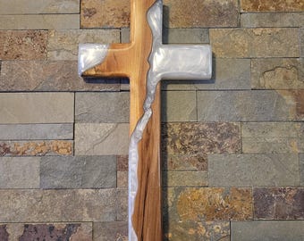 Handgemaakt epoxyhouten kruis – Rustiek religieus muurdecor (12 x 6 inch)