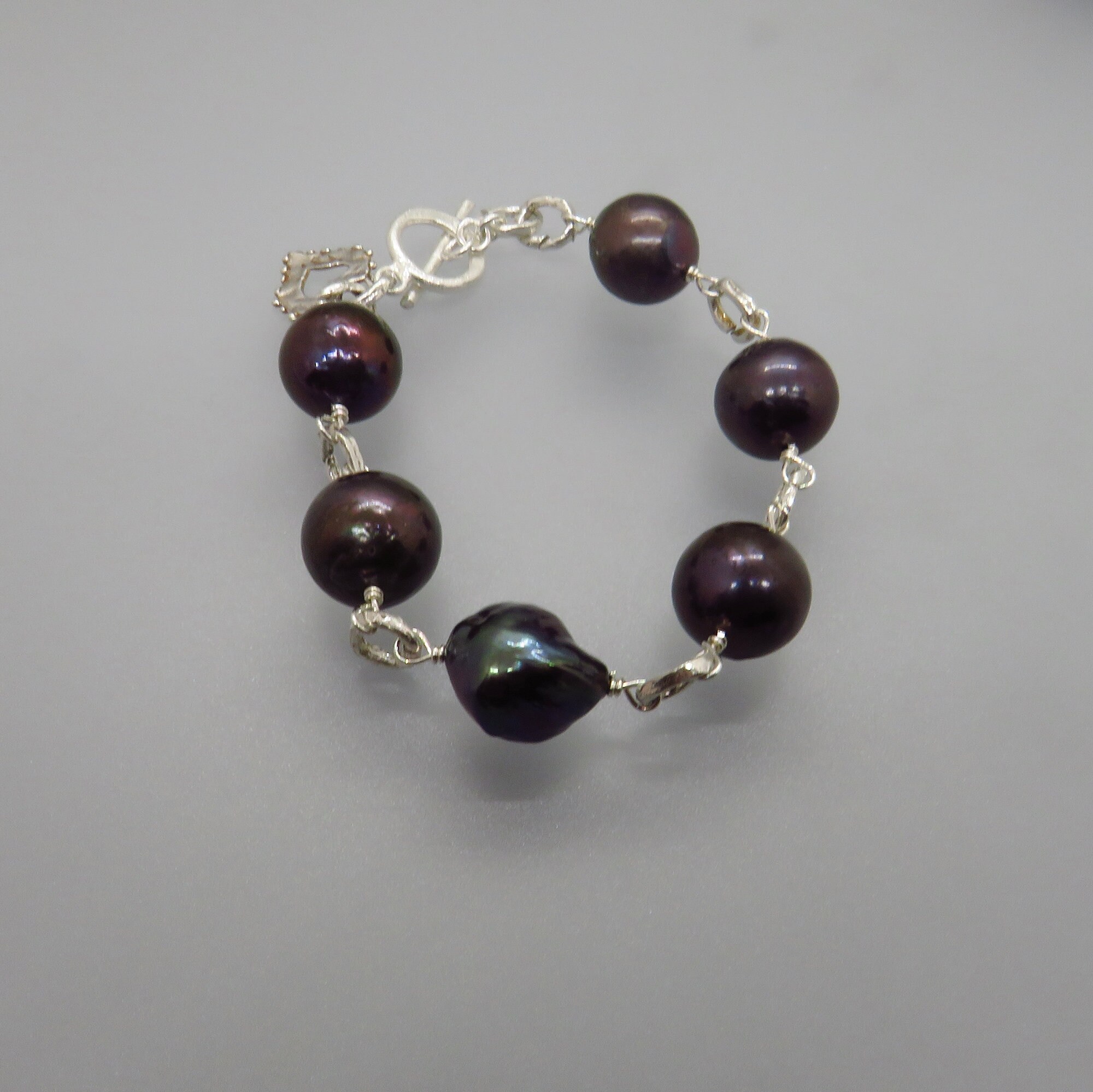 Black Pearl Armband Peacock Edison Perlen mit silbernem Herz