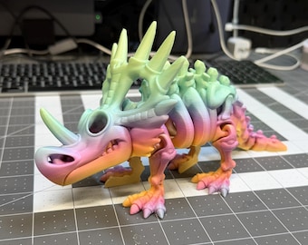 Articulated Skeleton Styracosaurus – Flexi Dinosaur Toy – 3D Printed Poseable Fossil Dino – Desk Companion
