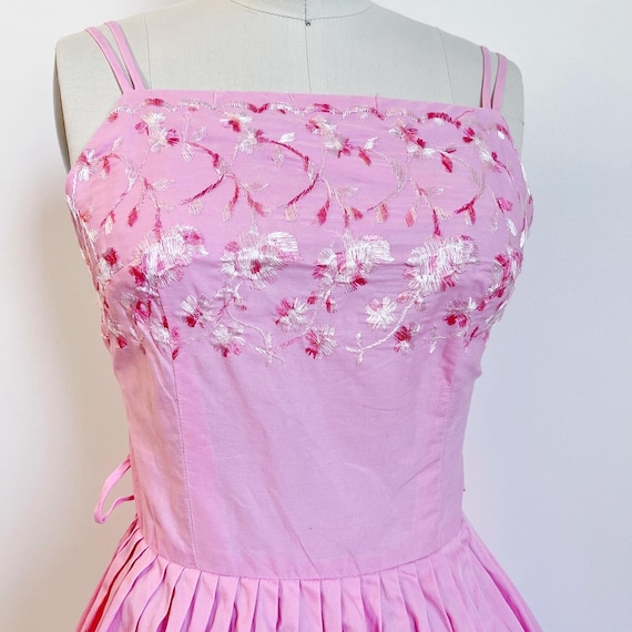 Vintage 1950s Floral Embroidered Pink Cotton Sun … - image 2