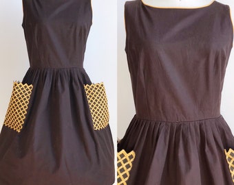 50-tals vintage brun dagklänning med stora fickor - Medium
