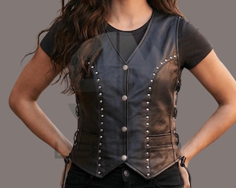 Gilet da donna in vera pelle con borchie e allacciatura laterale, in montone