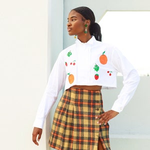 80s White Fruit Orange Strawberry Hand Painted Embroidered Crop Top Vintage Reworked Blouse