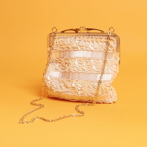 Cartera con correa de cadena formal con cuentas doradas y beige de los años 40, embrague de noche con lentejuelas y cierre a presión vintage