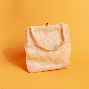 Bolso de mano con cuentas de flores pastel beige claro de los años 50 Bolso de mano vintage delicado
