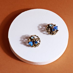 Vintage 80s Antique Bronze Rhinestone Blue Heart Small Clip On Earrings