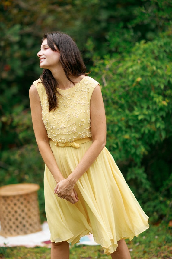 50s Pale Yellow Sleeveless Chiffon Dress Vintage … - image 2