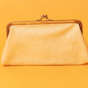 60s Beige Textured Cream Kiss Lock Frame Clutch Purse Vintage 1960s Minimal Structured Evening Purse