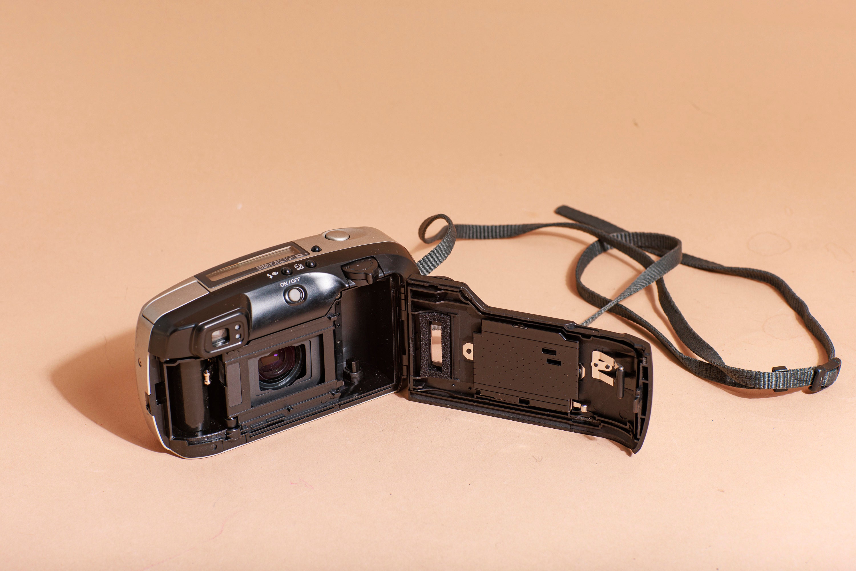 Minolta SRT 101 – Appareil Photo Argentique Reflex 24x36, Années 70, Look Argenté