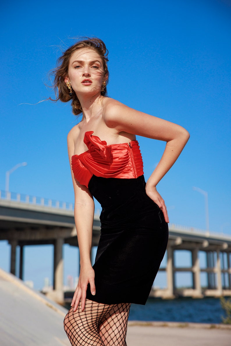 80s Black Red Velvet Fitted Oscar De La Renta Dress Vintage Statement Cocktail Designer Dress image 10