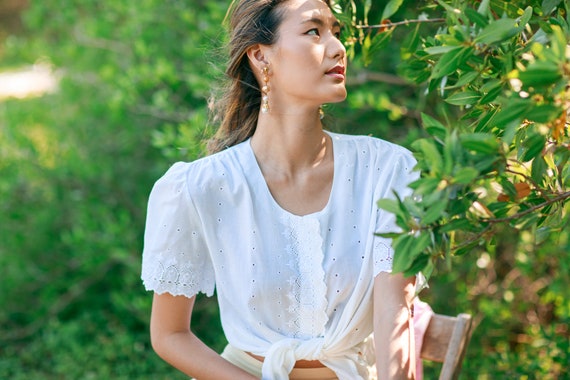 70s White Eyelet Cotton Spring Blouse Vintage Wov… - image 5