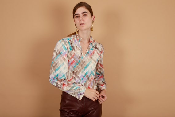 70s Beige Brushstroke Novelty Print Blouse Vintag… - image 1