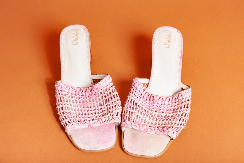 90s Light Pink Woven Leather Sandals Vintage Strappy Chunky Heel Shoes image 2