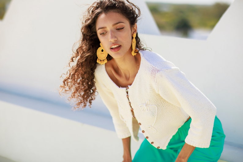 90s Light Beige Hand Embroidered Cropped Sweater Top Vintage Buttoned Knit Crop Cardigan image 8