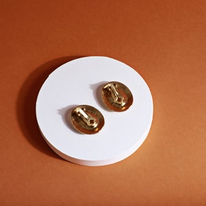 Vintage 80s Gold Tone Marble Stamped Clip On Statement Earrings image 3