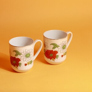 Set of 2 70s White Floral Gold Trim Vintage Round Japanese Mugs image 3