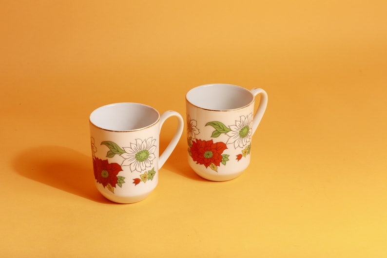 Set of 2 70s White Floral Gold Trim Vintage Round Japanese Mugs image 3