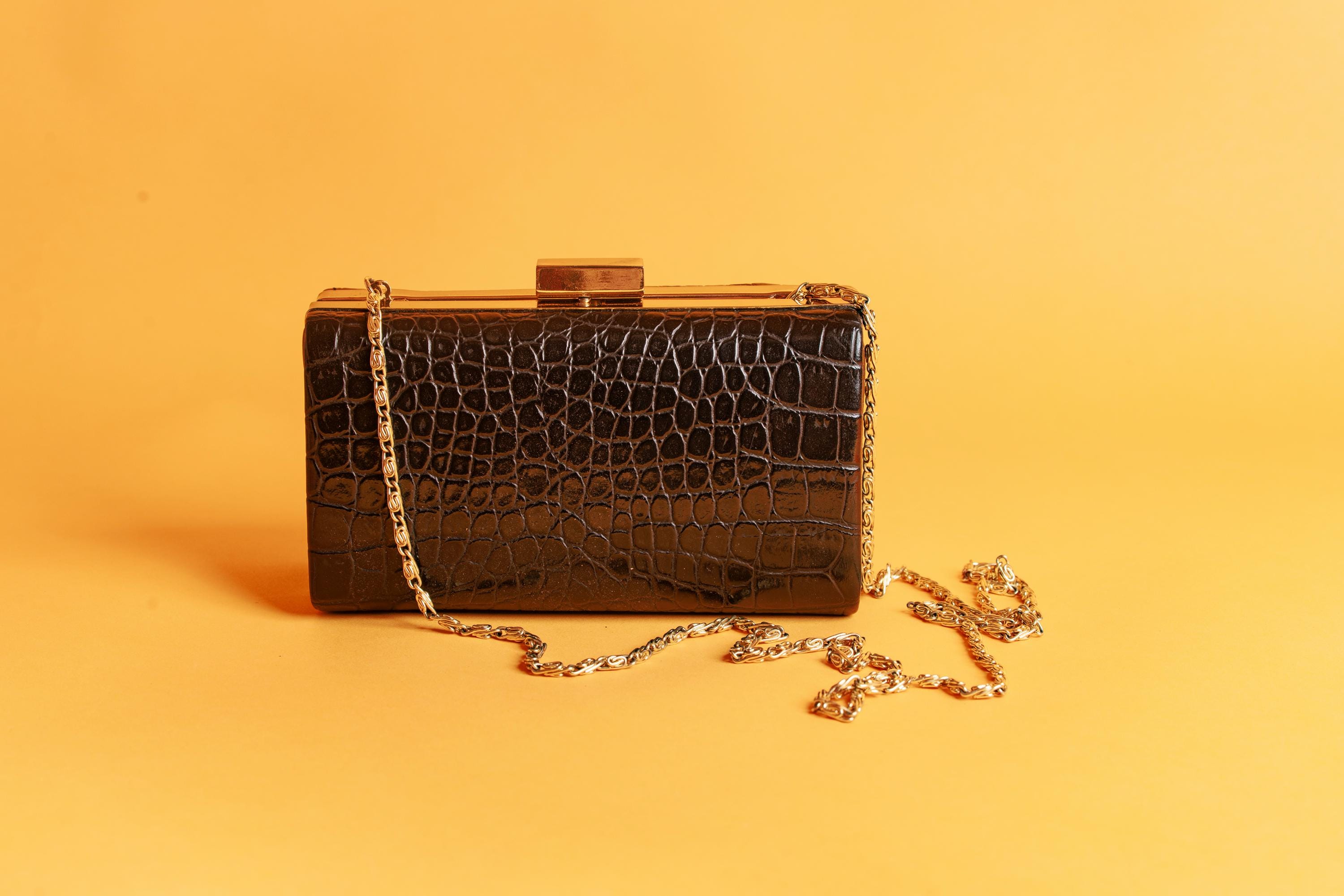 90s Black Croc Embossed Hard Case Clutch Vintage Gold Chain Strap