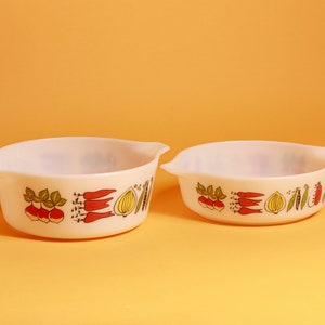 Set of 2 Vintage 60s White Vegetable Novelty Print Bake Ware Pans image 3