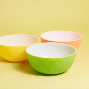 Set of 3 50s Colorful Ice Cream Textured Bowls Vintage Glass Round Bowls image 3
