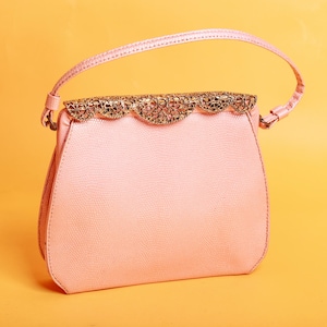 50s Dusty Pink Strukturierte Geprägte Geldbörse Vintage Top Griff Bronze Filigrane Klappe Tasche