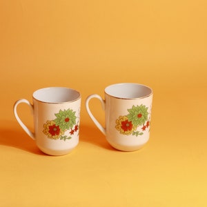 Set of 2 70s White Floral Gold Trim Vintage Round Japanese Mugs image 5