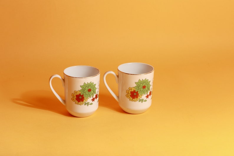 Set of 2 70s White Floral Gold Trim Vintage Round Japanese Mugs image 5