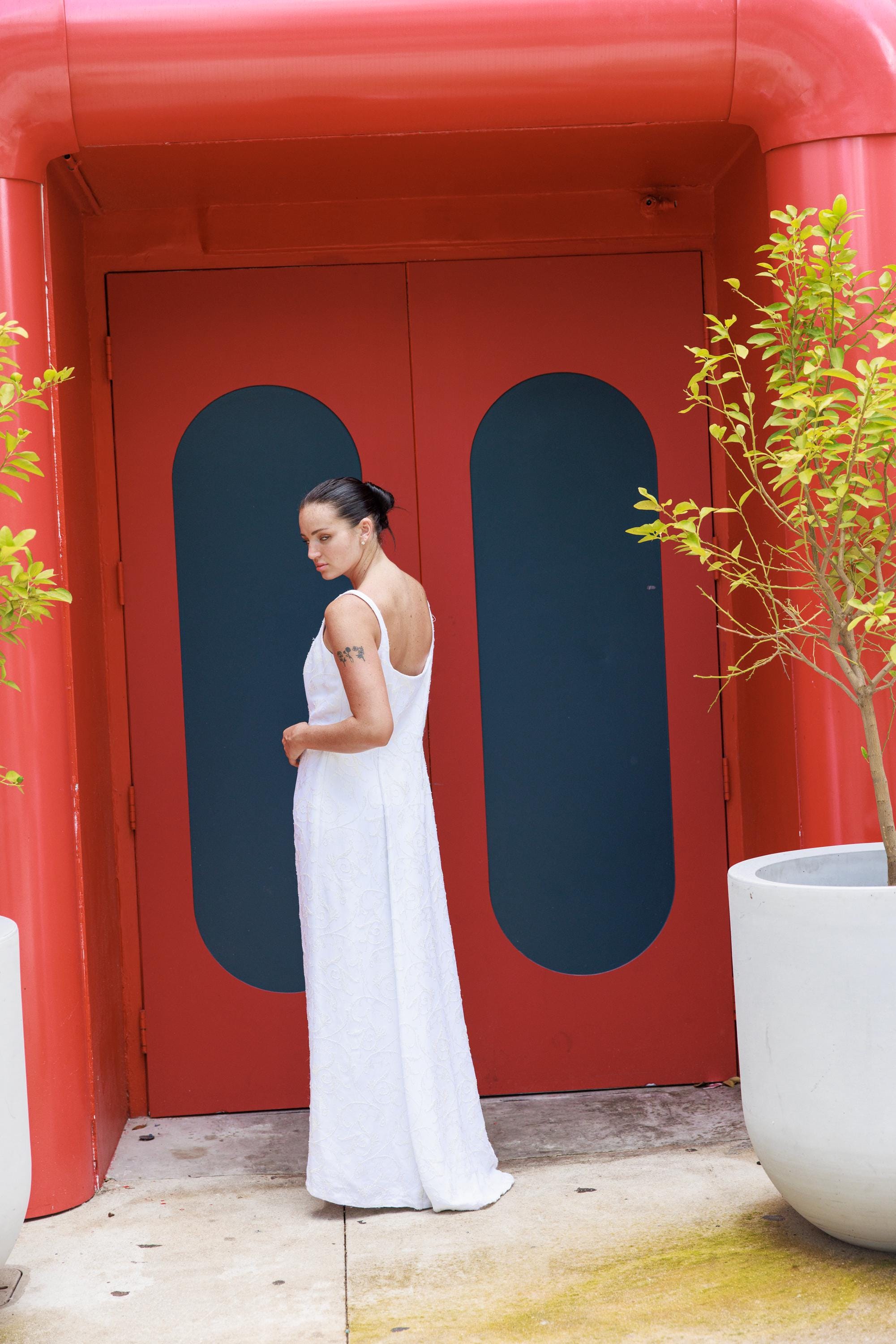 90s White Embroidered Scoop Neck Bead Column Wedding Dress Vintage Reception Elopement Beaded Minimal Train Sleeveless Bridal Dress
