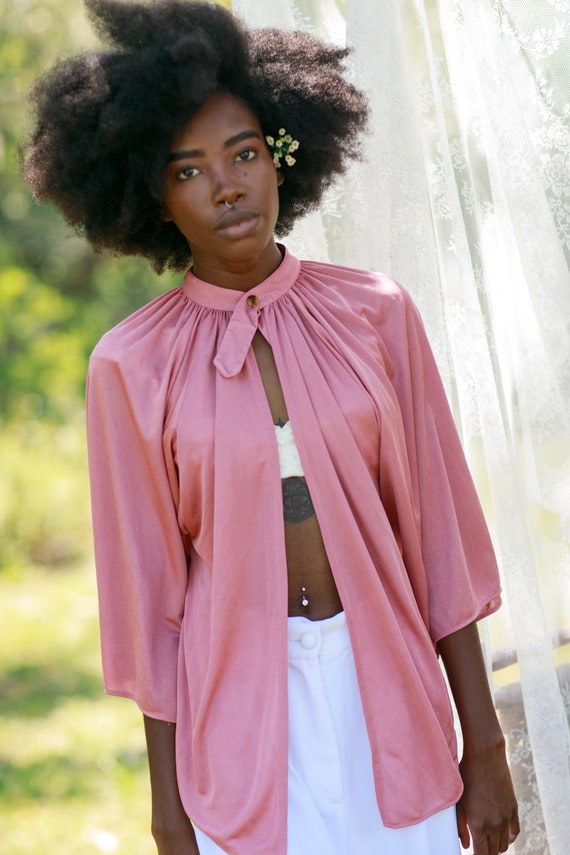 70s Dark Rose Pink Knit Shawl Vintage Cover up Sl… - image 3
