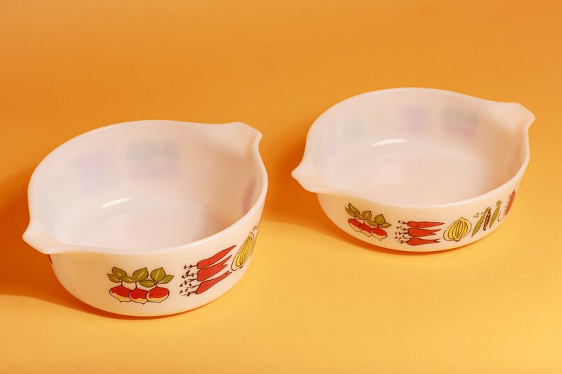 Set of 2 Vintage 60s White Vegetable Novelty Print Bake Ware Pans image 5