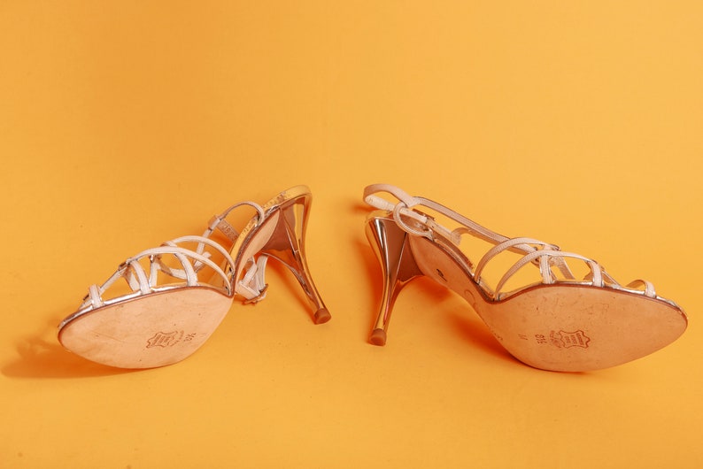 Talons à bretelles argentés métallisés des années 90 vintage Delman Formal Sandal Heels image 9