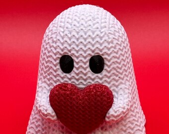 Fantasma de punto impreso en 3D con corazón, bonito regalo de San Valentín, mini fantasma para escritorio, figura de crochet, decoración para estantería pequeña