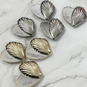 Gepersonaliseerde compacte schaalspiegel, op maat gegraveerde reisspiegel, zakspiegelcadeau, spiegel strandstijl, cadeau bruidsmeisje, huwelijksgunst