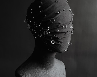 Piercing mesh mask