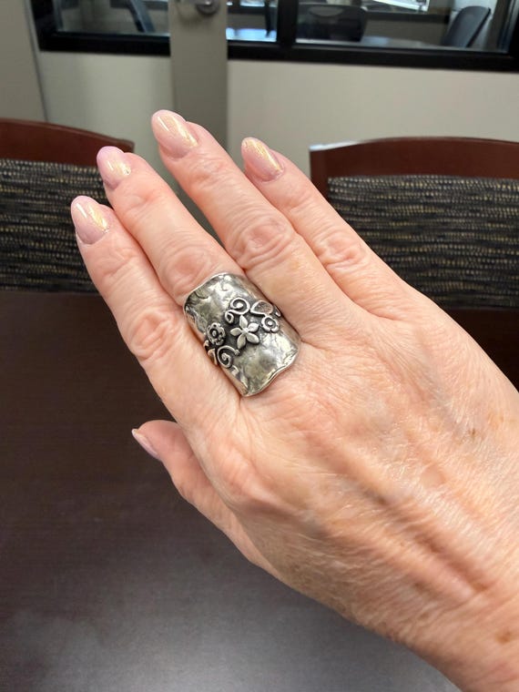 Sterling Silver Floral Scroll Statement Ring – Ha… - image 2
