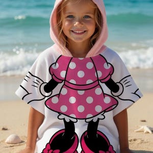 Personlig Mimmi Pigg-handduk med huva, Disney Friends barnstrandhandduk, preppy mönster med huva, sommar 2026 strandpresent bild 1