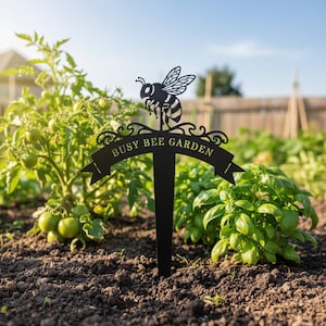 Metal Bee Garden Art - Busy Bee Garden Ornament - Outdoor Summer Decor - Greenhouse Sign - Gift for Nature Lovers - Bee Hive Garden Marker