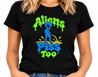 Divertente maglietta con alieno / Stile cartone animato retrò con alieno blu che fa pipì e testo verde neon