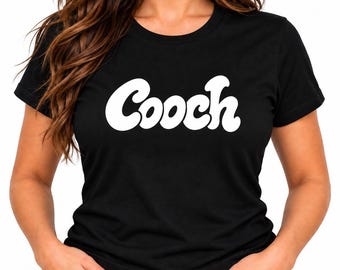 T-shirt grafica retrò audace con la scritta "Cooch" - Umorismo divertente per adulti con stile minimalista