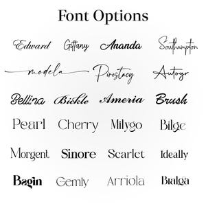 K&ouml;nnte beinhalten: Auf wei&szlig;em Hintergrund werden verschiedene schwarze Schriftoptionen angezeigt. Der Text "Font Options" steht oben. Darunter befinden sich 20 verschiedene Schriftarten, darunter Edward, Gittany, Ananda, Southampton, Modela, Pirostacy und Autogr.