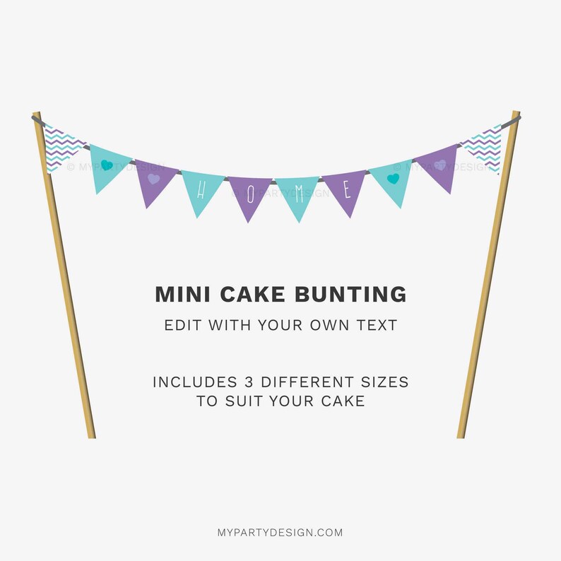 K&ouml;nnte beinhalten: Eine Mini-Kuchen-Girlande mit teal- und lila Wimpelfahnen mit der Aufschrift "HOME". Die Girlande wird von zwei Holzst&auml;ben getragen. Der Text "MINI CAKE BUNTING" und weitere Details befinden sich darunter.