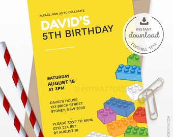 Puede incluir: Una invitación de cumpleaños amarilla con temática de Lego. La invitación dice "Por favor, únase a nosotros para celebrar el 5º cumpleaños de David". Incluye la fecha, la hora y el lugar de la fiesta.