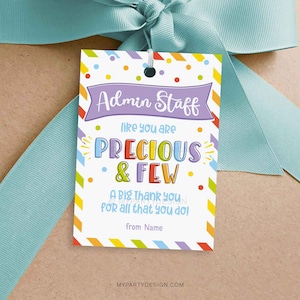Op de afbeelding: Een kleurrijk bedankkaartje met de tekst "Admin Staff like you are PRECIOUS & FEW. A Big Thank you for all that you do! from Name".
