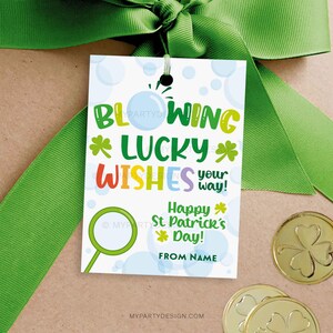 Étiquette porte-bonheur soufflant des voeux de la Saint-Patrick, étiquette cadeau classe Bulles de la Saint-Patrick, tube de baguette magique - TÉLÉCHARGEMENT IMMÉDIAT - PDF modifiable imprimable
