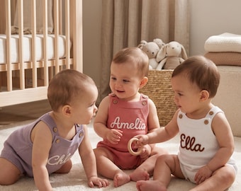 Macacão de tricô personalizado para bebê: Roupa com nome personalizado, tamanhos 0 a 12 meses.