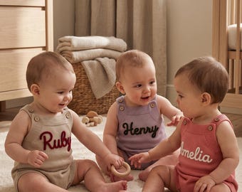 Macacão de tricô personalizado para bebê: Roupa com nome personalizado, tamanhos 0 a 12 meses.
